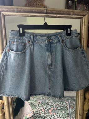 NWOT American Eagle Light Wash Denim Skort